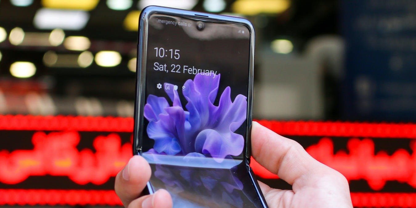 Smart Flip Phones Feature Image