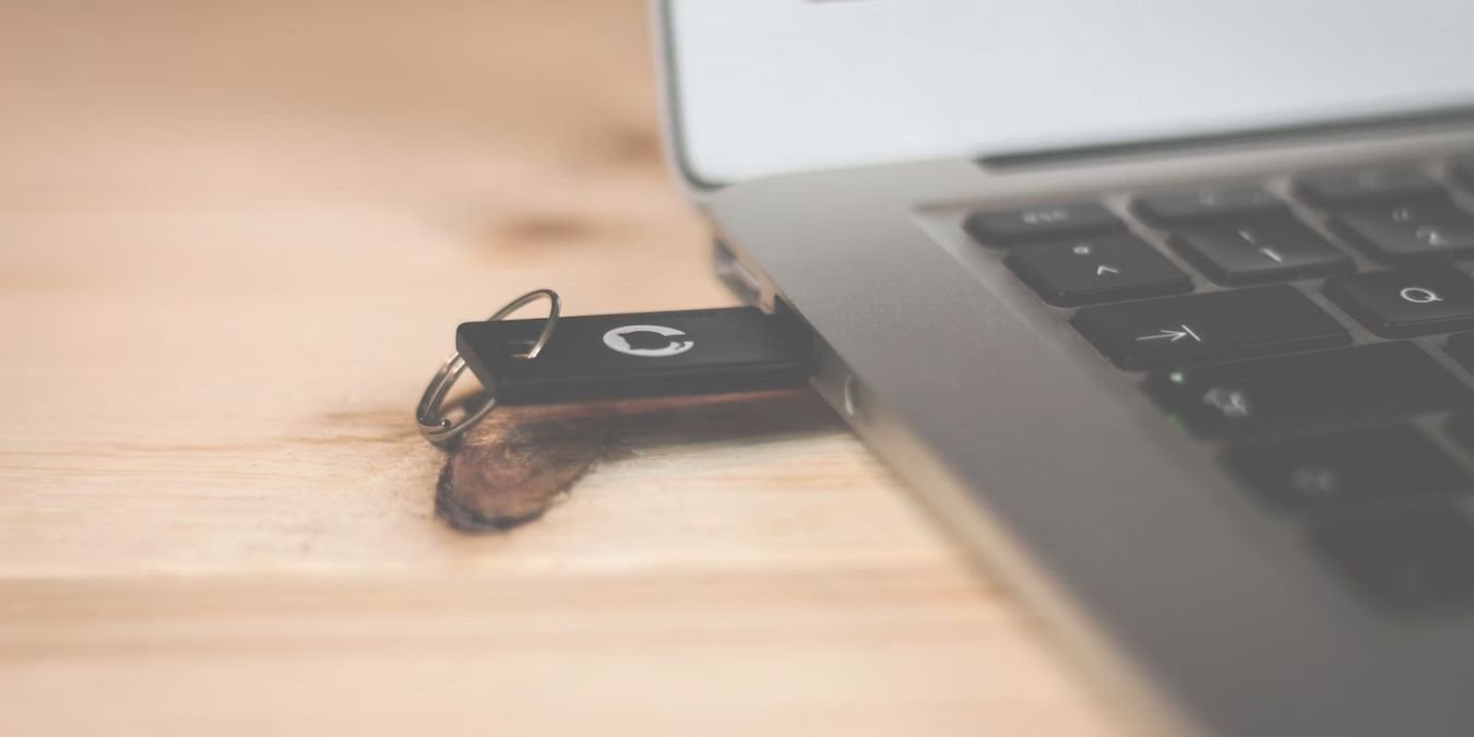 MacBook With Flashdrive plugged in