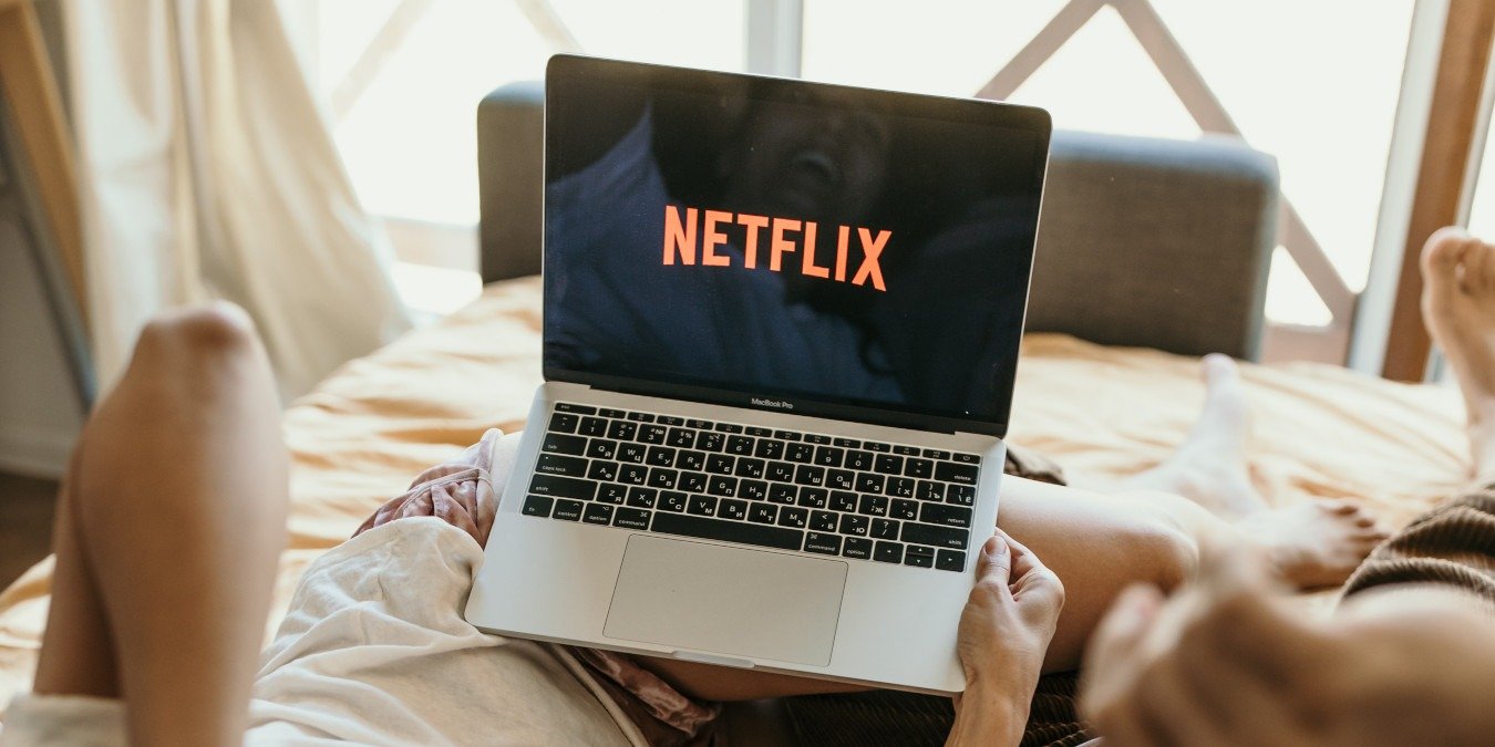 Watch Videos With Online Friends Feature